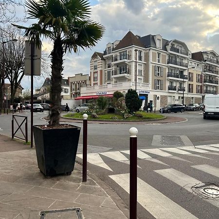 Studio Spacieux 4 Personnes Avec Terrasse Privee & Bureau - Gare A 4Min, Paris En 30Min فيليرز سور مارن المظهر الخارجي الصورة