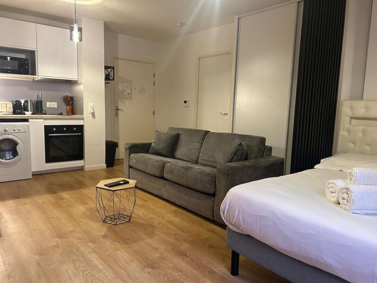 Studio Spacieux 4 Personnes Avec Terrasse Privee & Bureau - Gare A 4Min, Paris En 30Min فيليرز سور مارن المظهر الخارجي الصورة