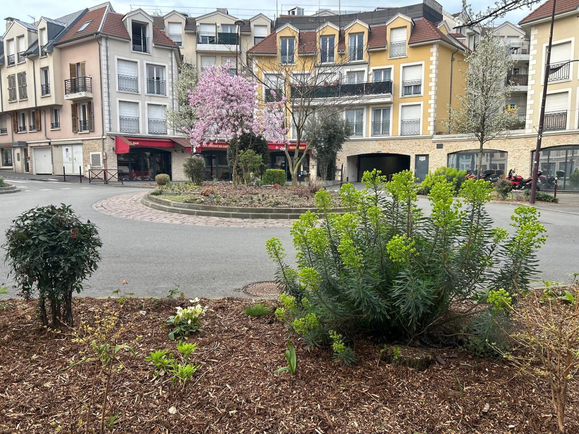 Studio Spacieux 4 Personnes Avec Terrasse Privee & Bureau - Gare A 4Min, Paris En 30Min فيليرز سور مارن المظهر الخارجي الصورة